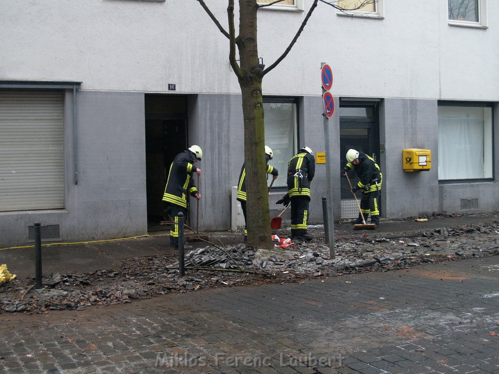 Dachstuhlbrand Koeln Gremberg Taunusstr Wetzlarerstr  P202.JPG